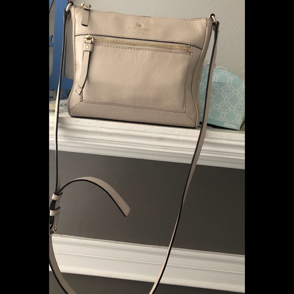 kate spade Handbags - Cream light tan Kate spade crossbody purse